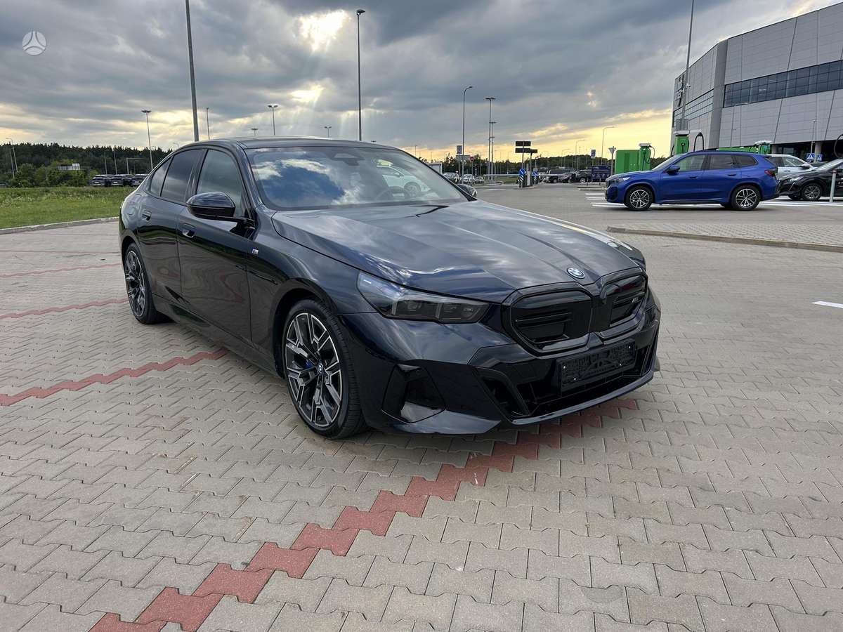 BMW i5, sedanas