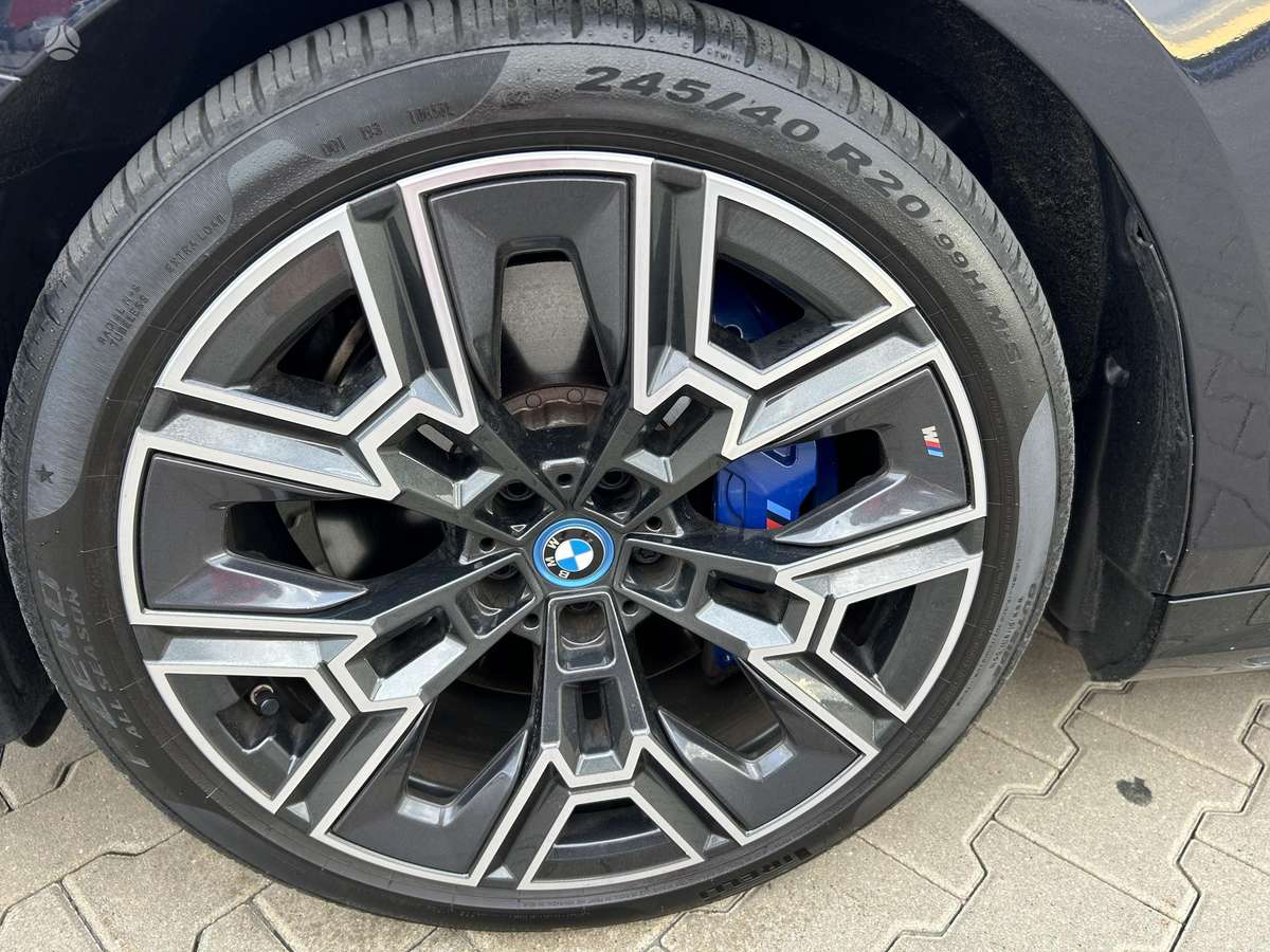 BMW i5, sedanas