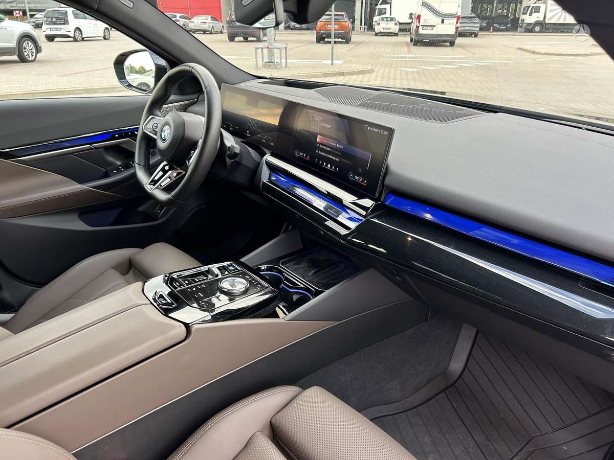 BMW i5, sedanas