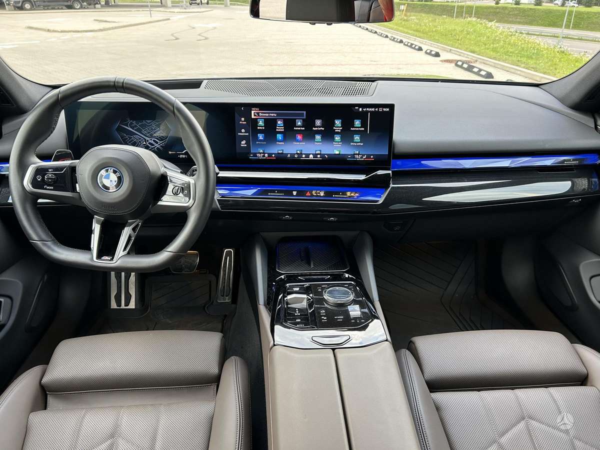 BMW i5, Седан