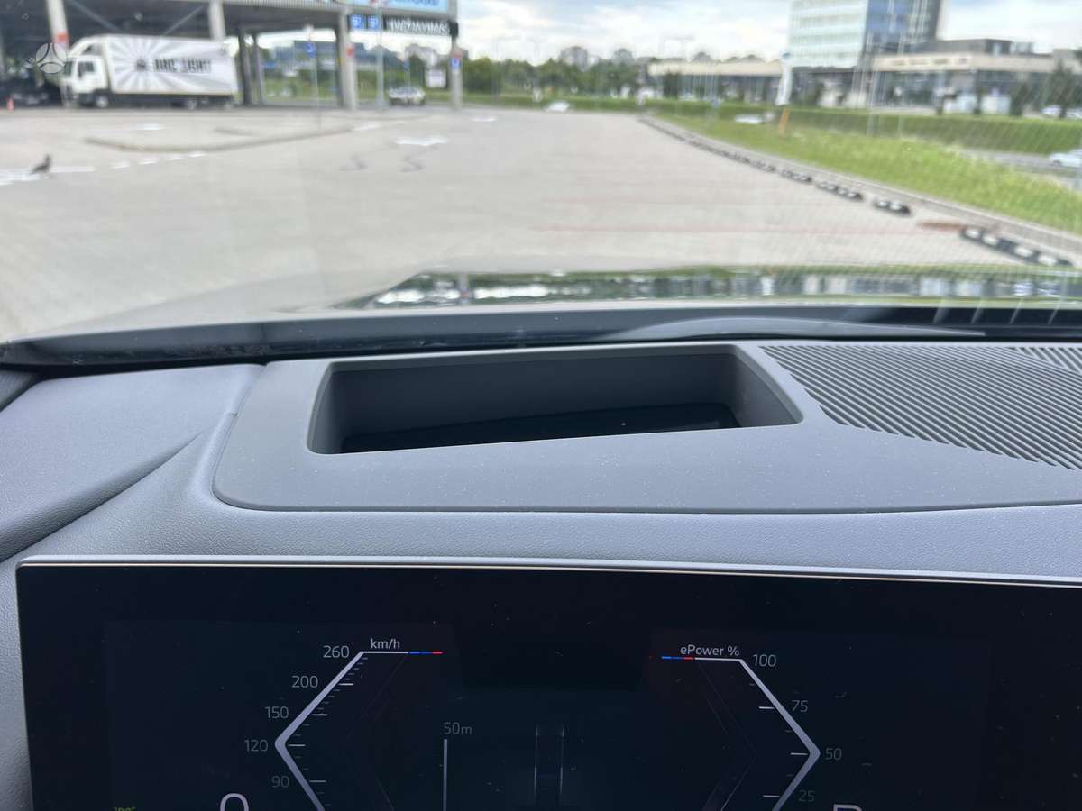 BMW i5, sedanas