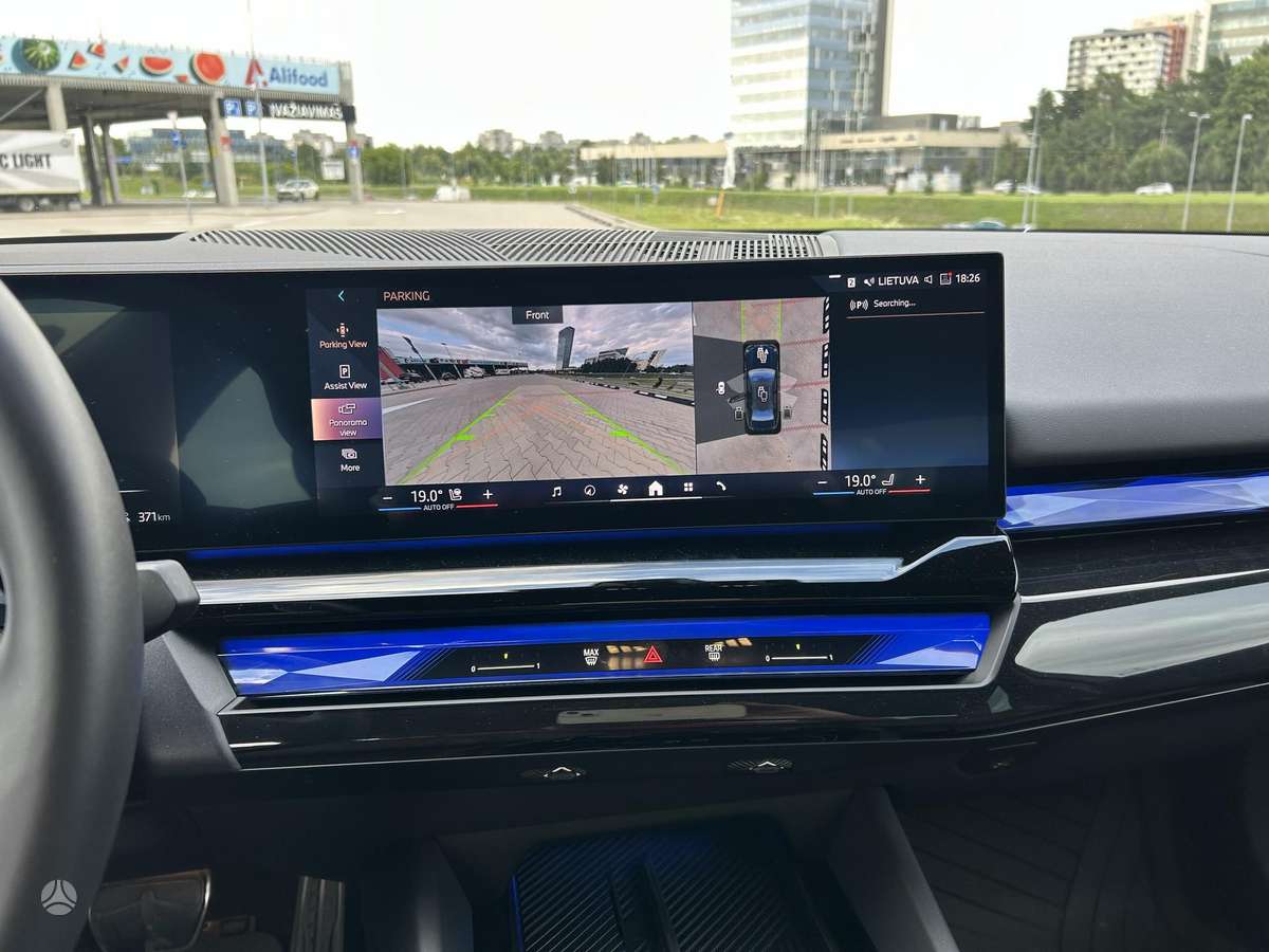 BMW i5, Седан