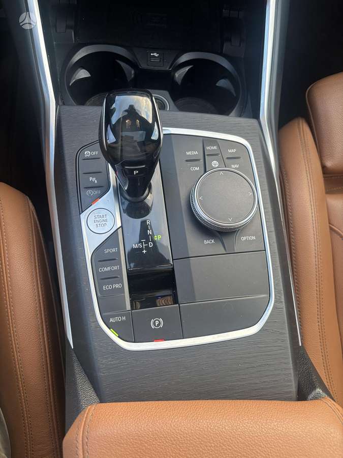 BMW 330, 2.0 l., Седан