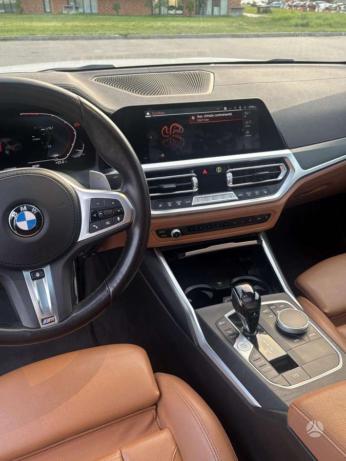 BMW 330, 2.0 l., Седан