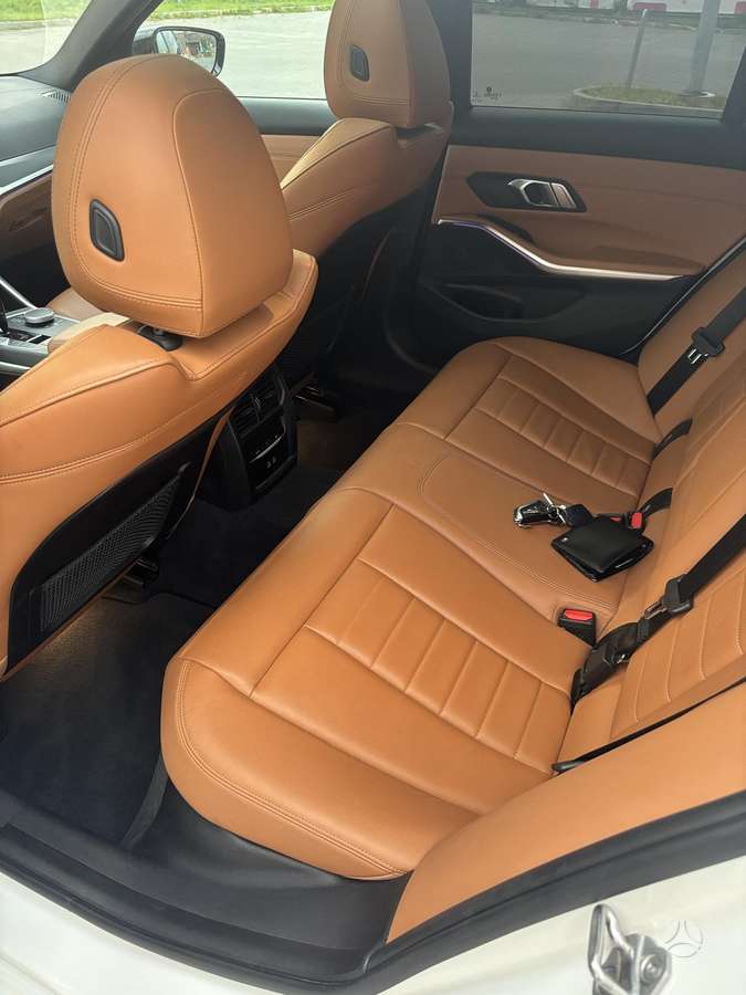 BMW 330, 2.0 l., Седан