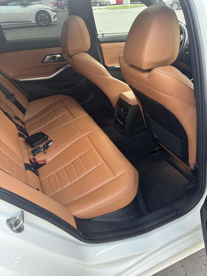 BMW 330, 2.0 l., Седан