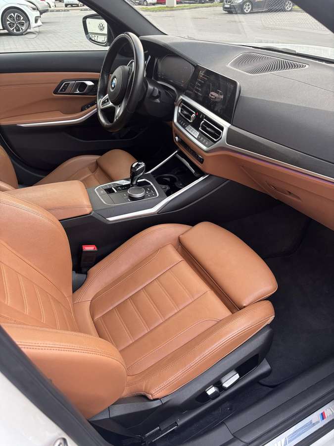 BMW 330, 2.0 l., Седан