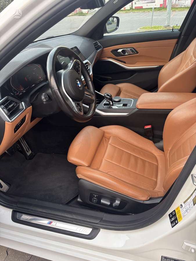 BMW 330, 2.0 l., Седан