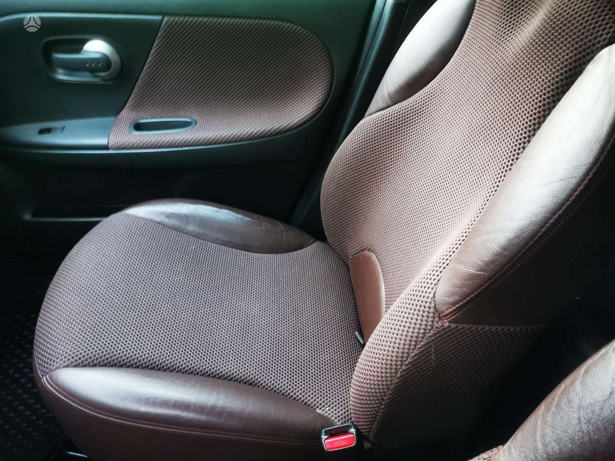Nissan Note, 1.6 l., hatchback