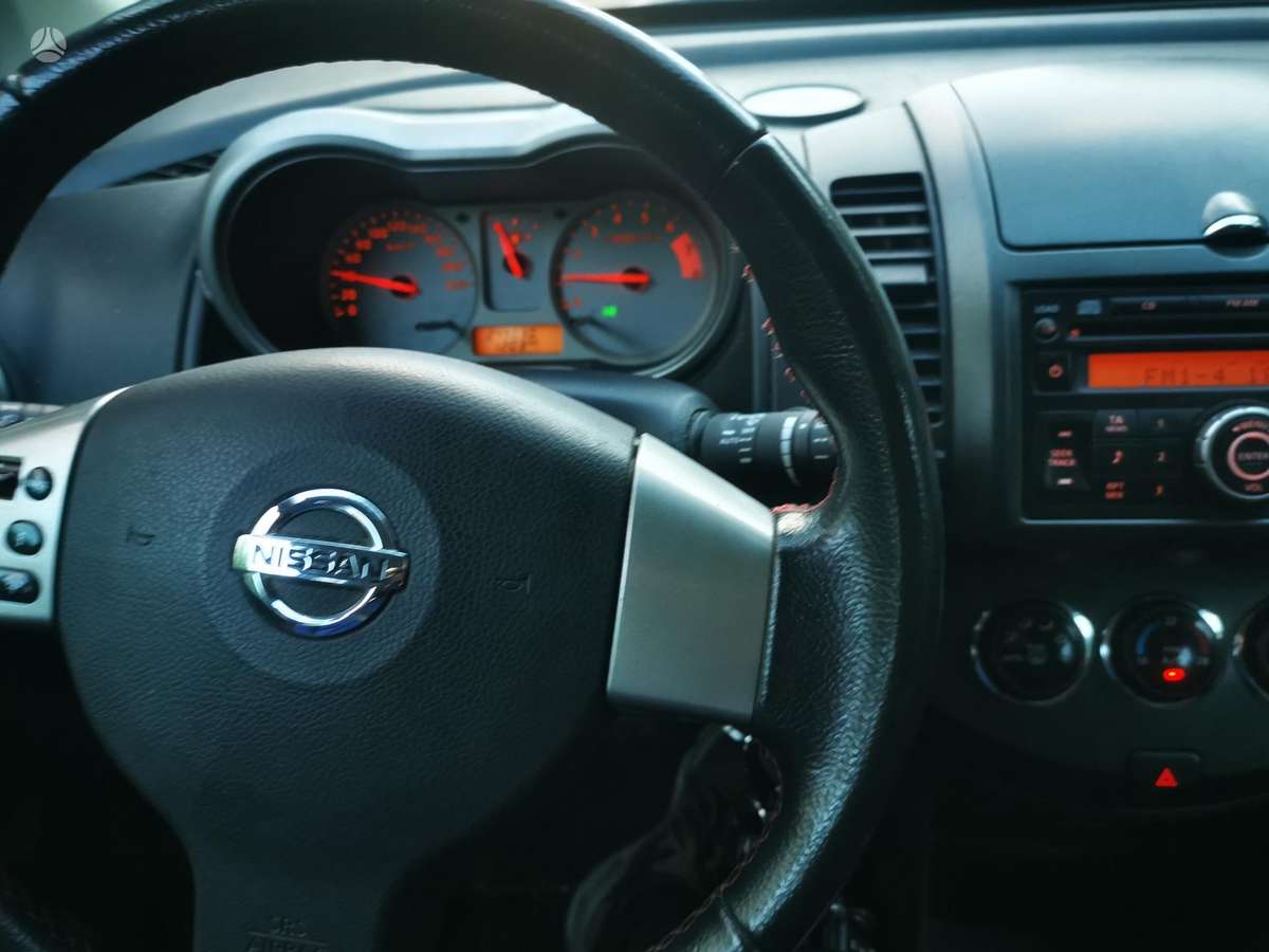 Nissan Note, 1.6 l., hatchback
