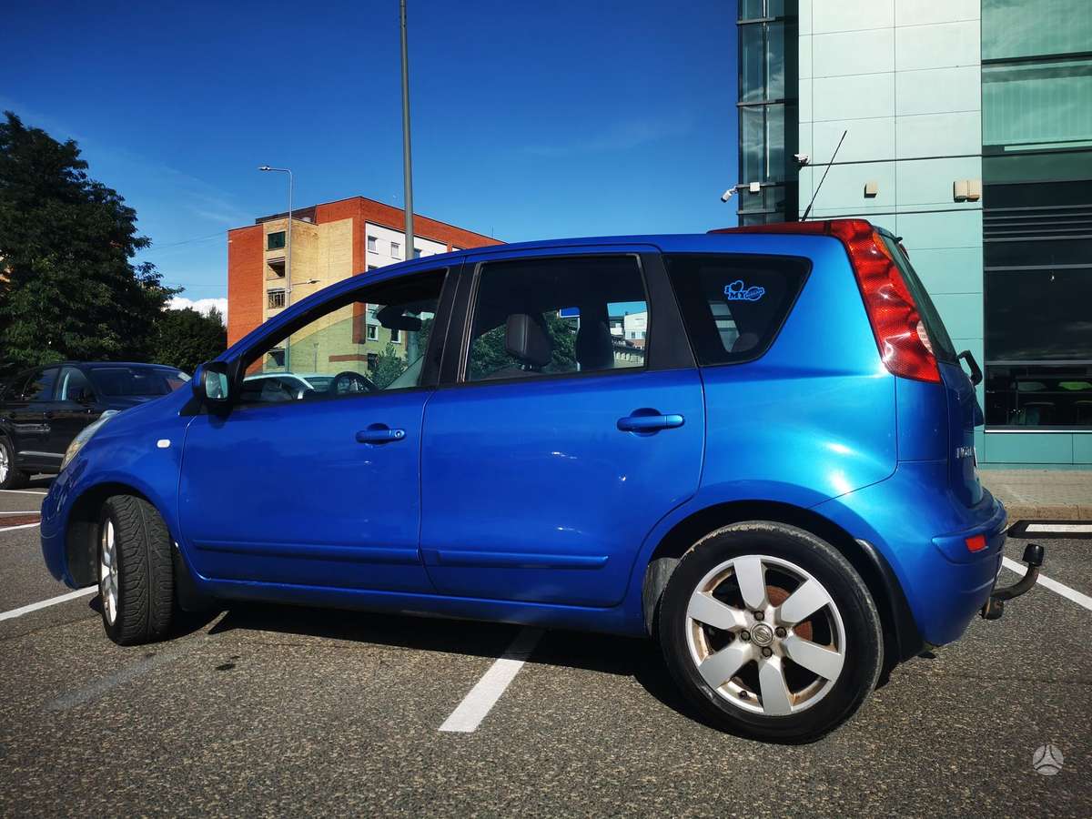 Nissan Note, 1.6 l., hatchback