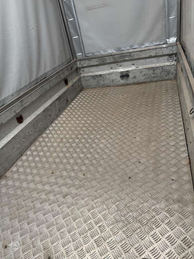 Tauras, passenger car trailers