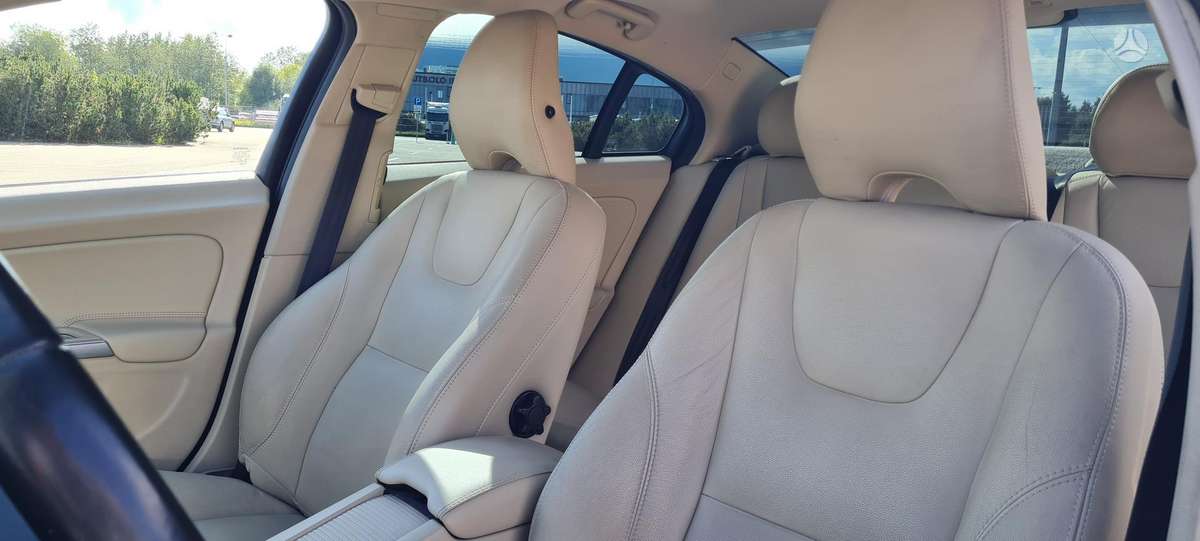 Volvo S60, 2.5 l., Седан