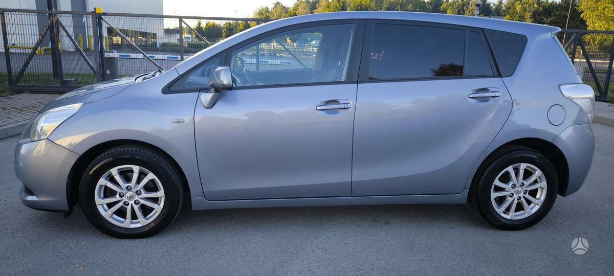 Toyota Verso, 2.0 l., Минивэн