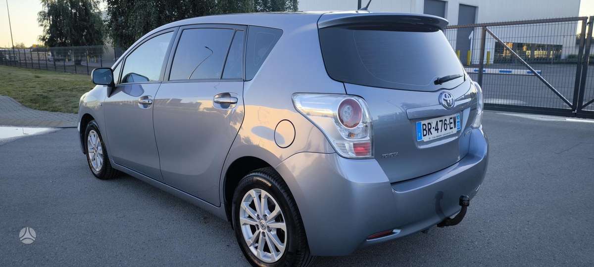 Toyota Verso, 2.0 l., Минивэн