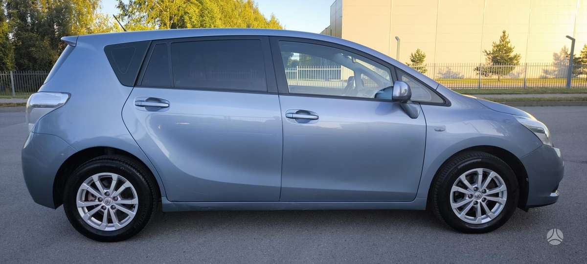 Toyota Verso, 2.0 l., Минивэн