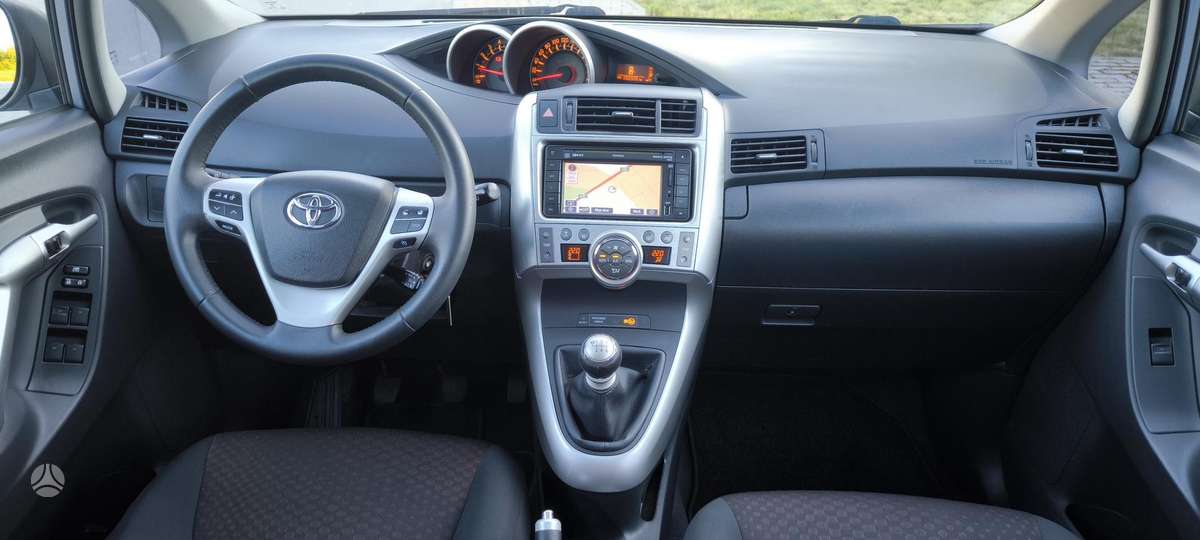 Toyota Verso, 2.0 l., Минивэн
