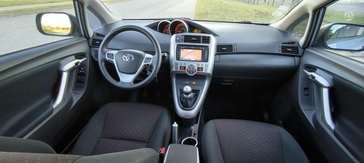Toyota Verso, 2.0 l., Минивэн