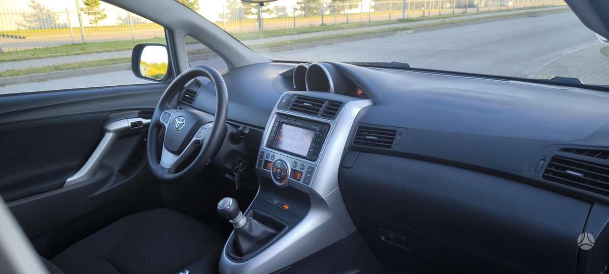 Toyota Verso, 2.0 l., Минивэн