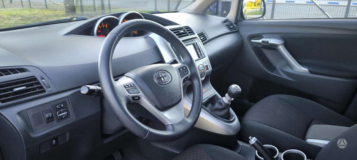 Toyota Verso, 2.0 l., Минивэн