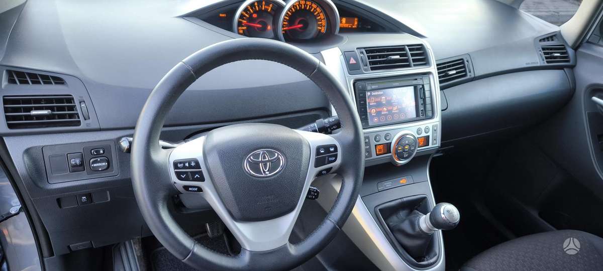 Toyota Verso - 4