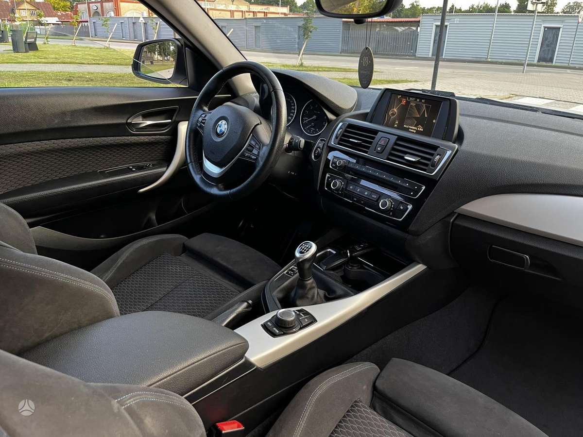 BMW 118, 1.5 l., Хэтчбек