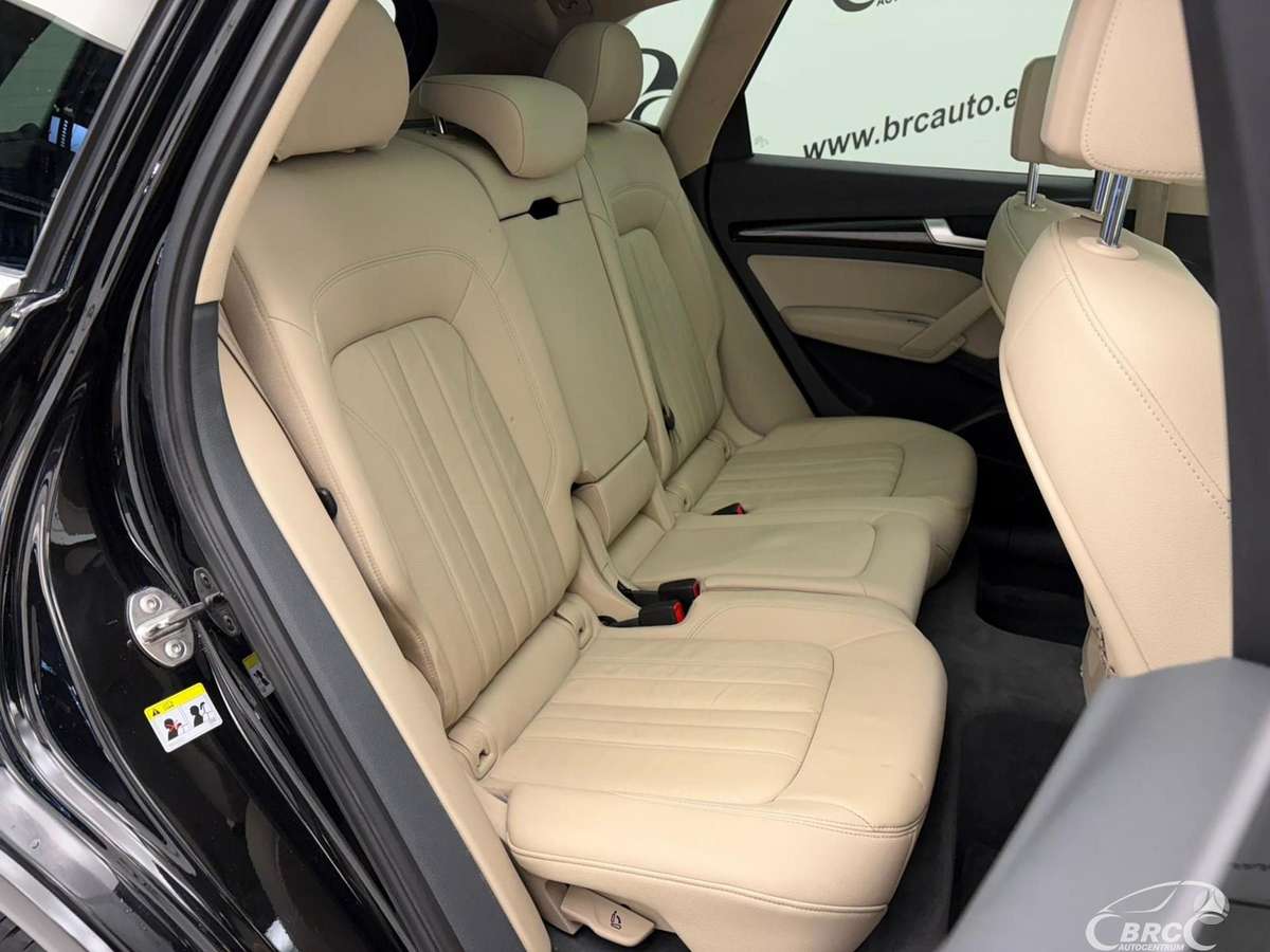 Audi Q5, 2.0 l., off-road / crossover