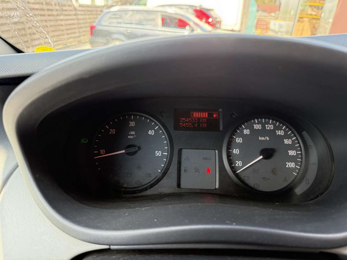 Opel Vivaro, 2.5 l., Минивэн