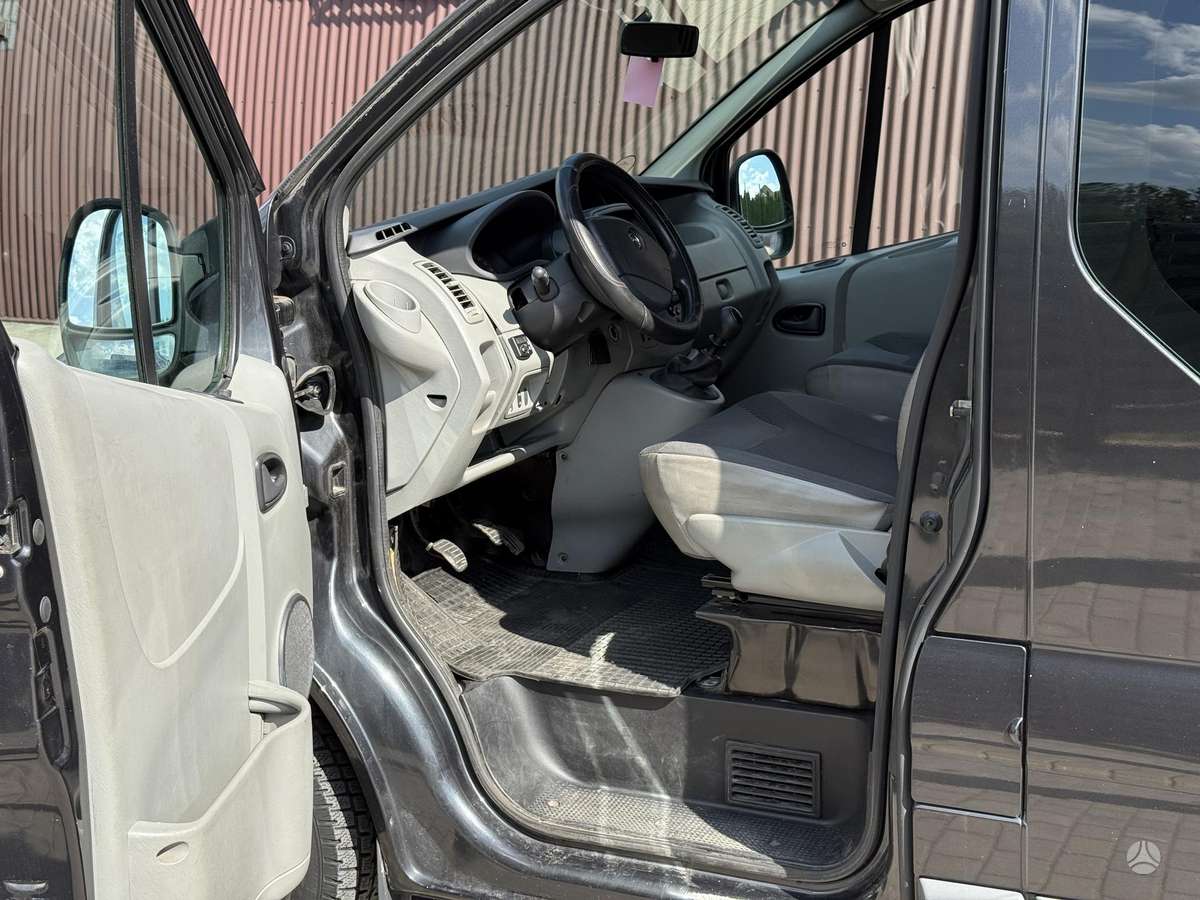 Opel Vivaro, 2.5 l., Минивэн