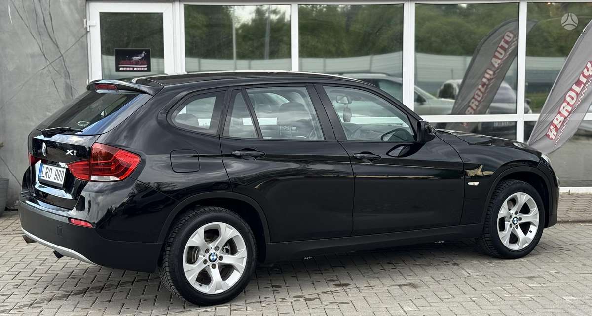 BMW X1, 2.0 l., off-road / crossover