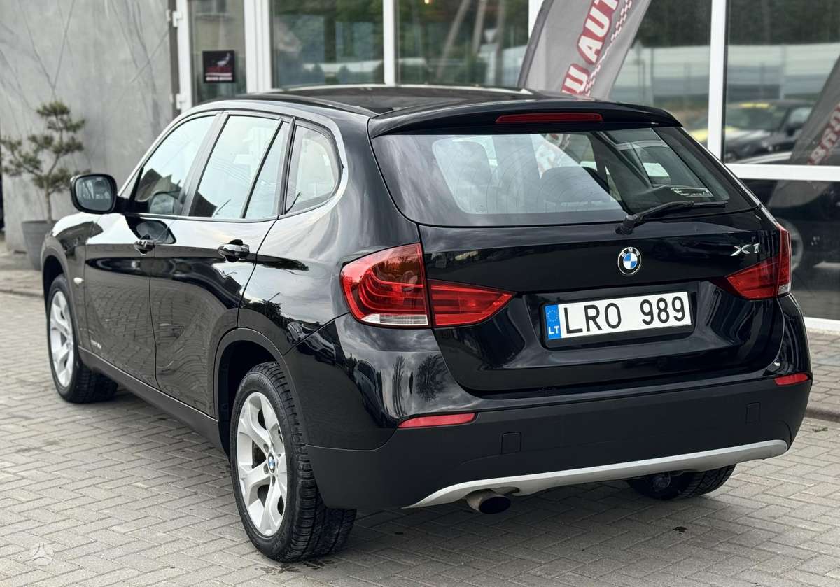 BMW X1, 2.0 l., off-road / crossover