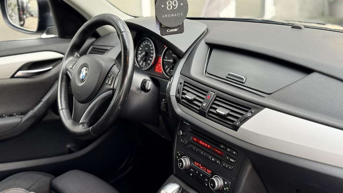 BMW X1, 2.0 l., off-road / crossover