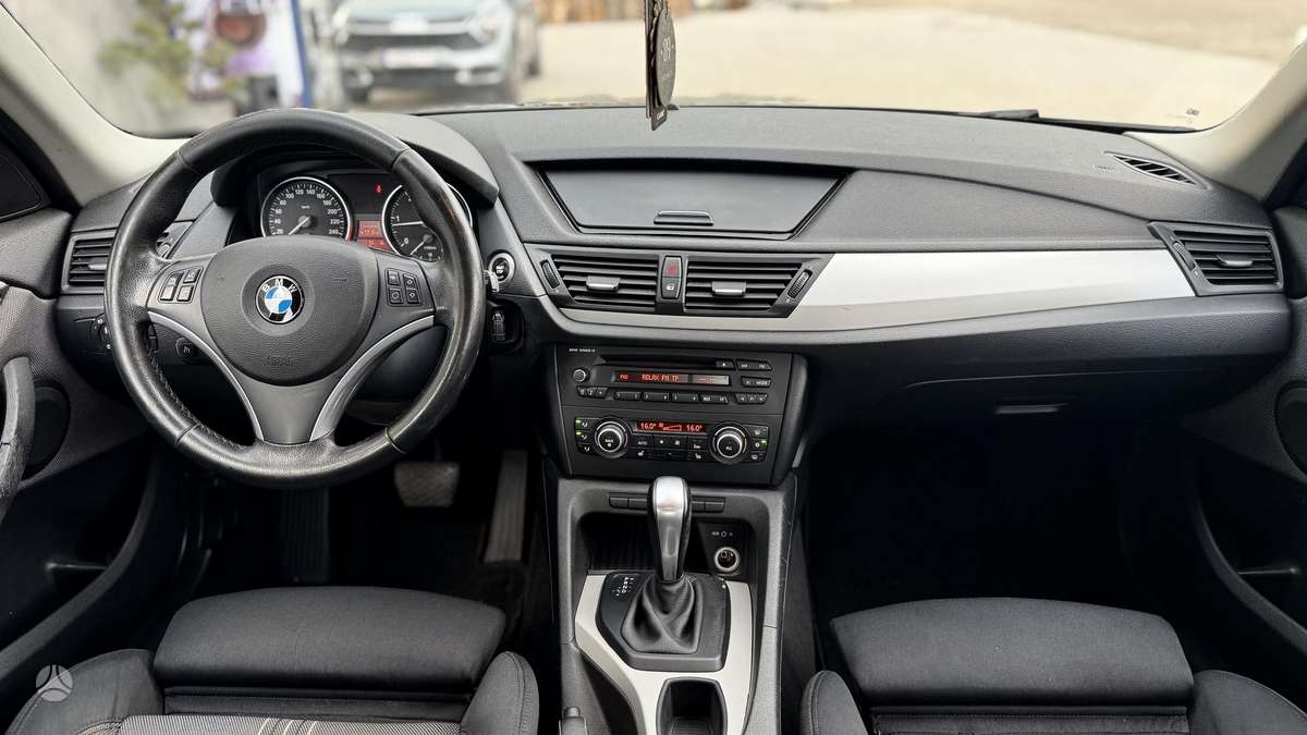 BMW X1, 2.0 l., off-road / crossover