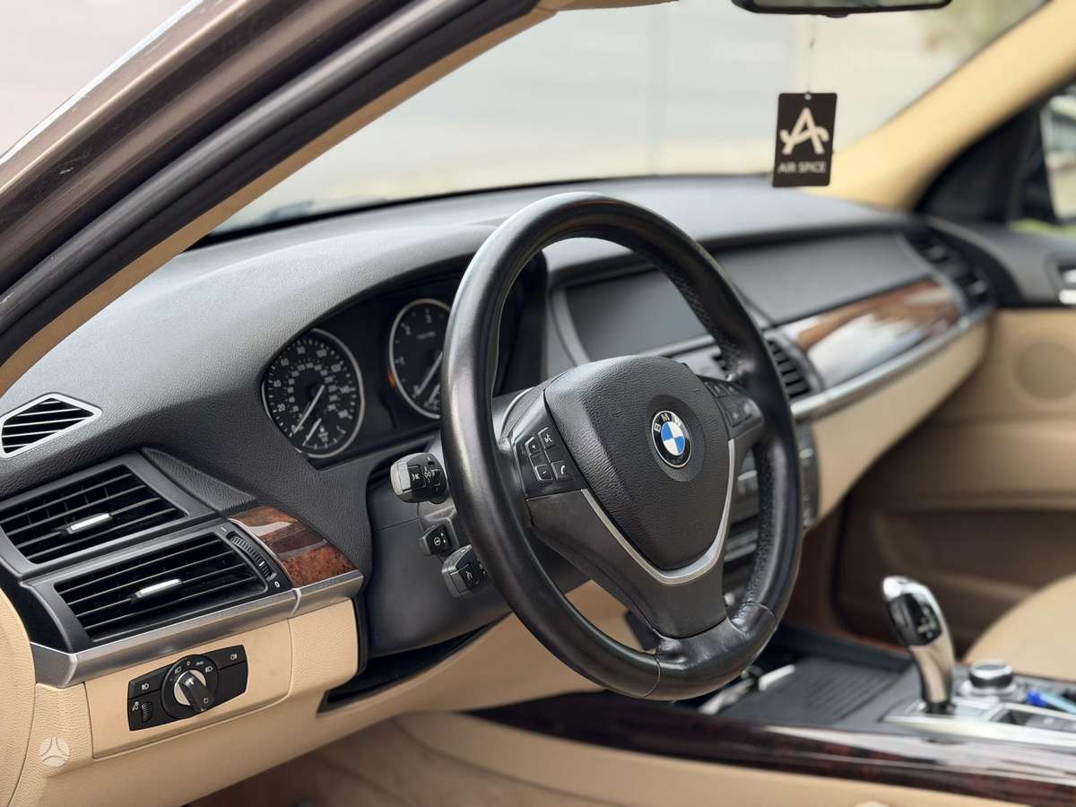 BMW X5, 3.0 l., off-road / crossover