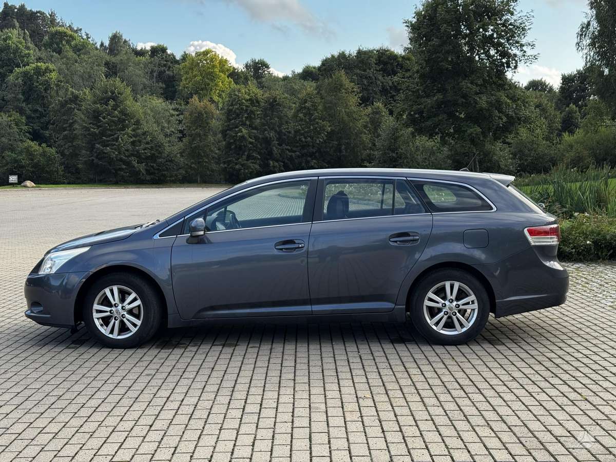 Toyota Avensis - 2