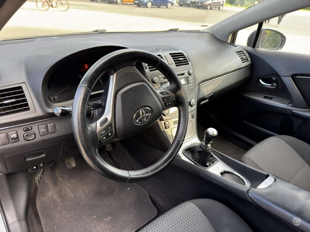 Toyota Avensis - 6