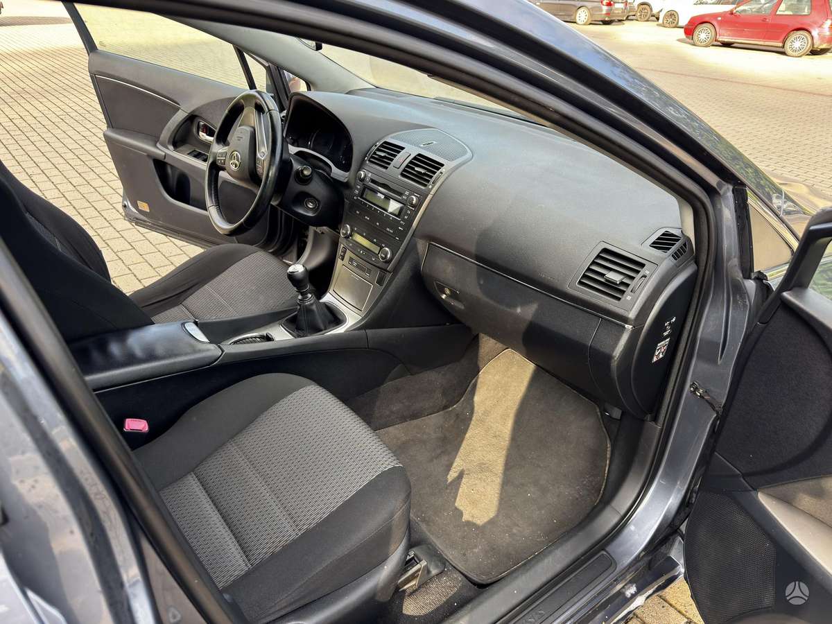 Toyota Avensis - 7