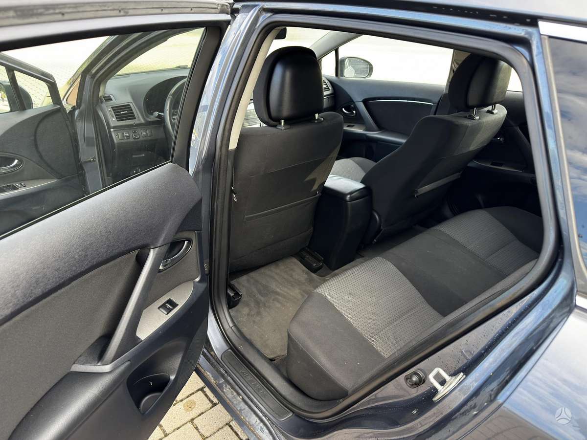 Toyota Avensis - 8