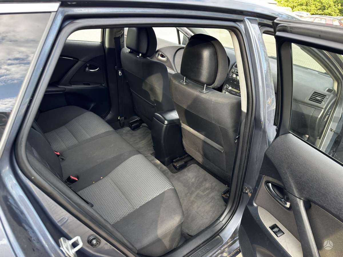Toyota Avensis - 9