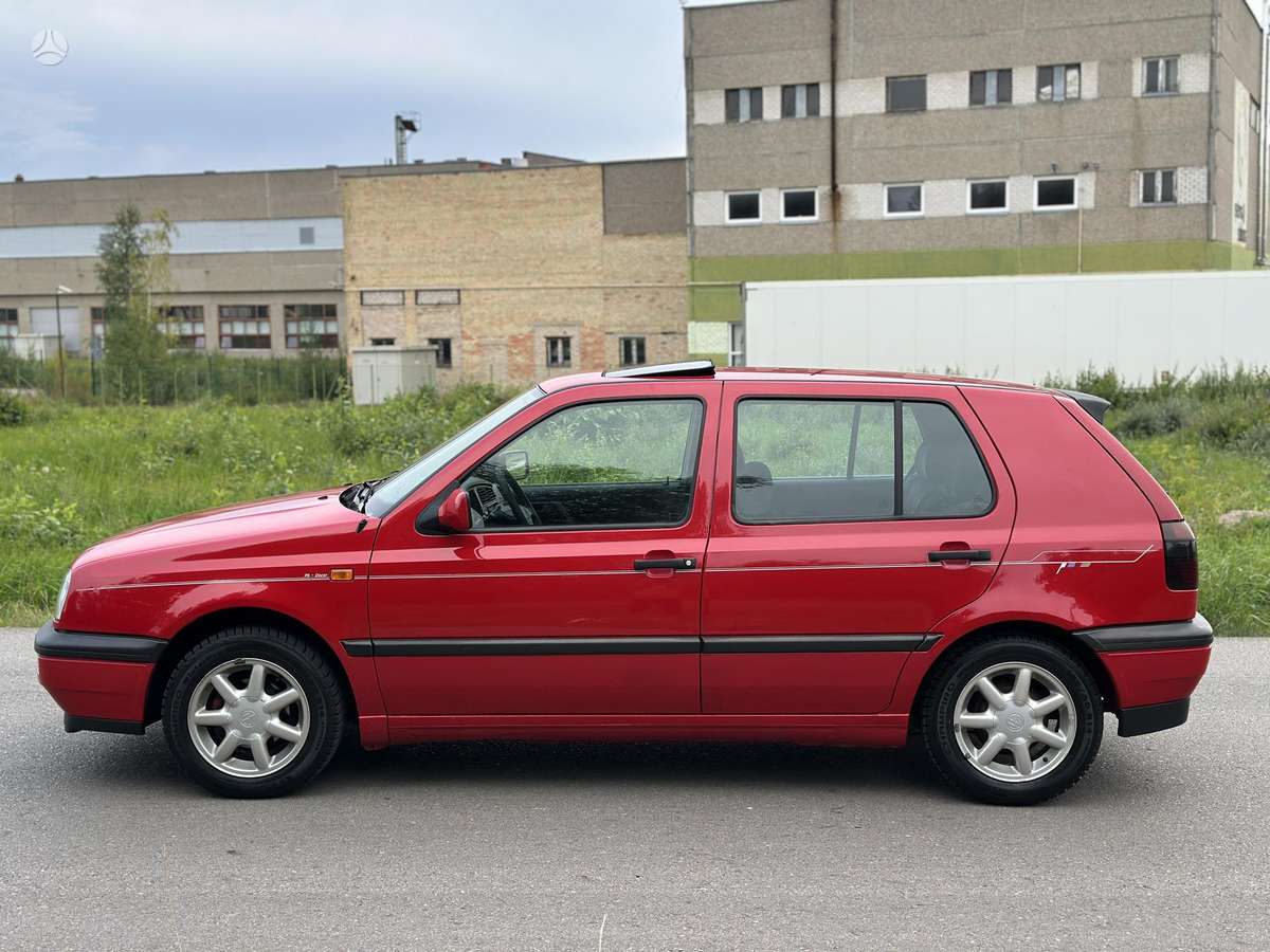 Volkswagen Golf - 10
