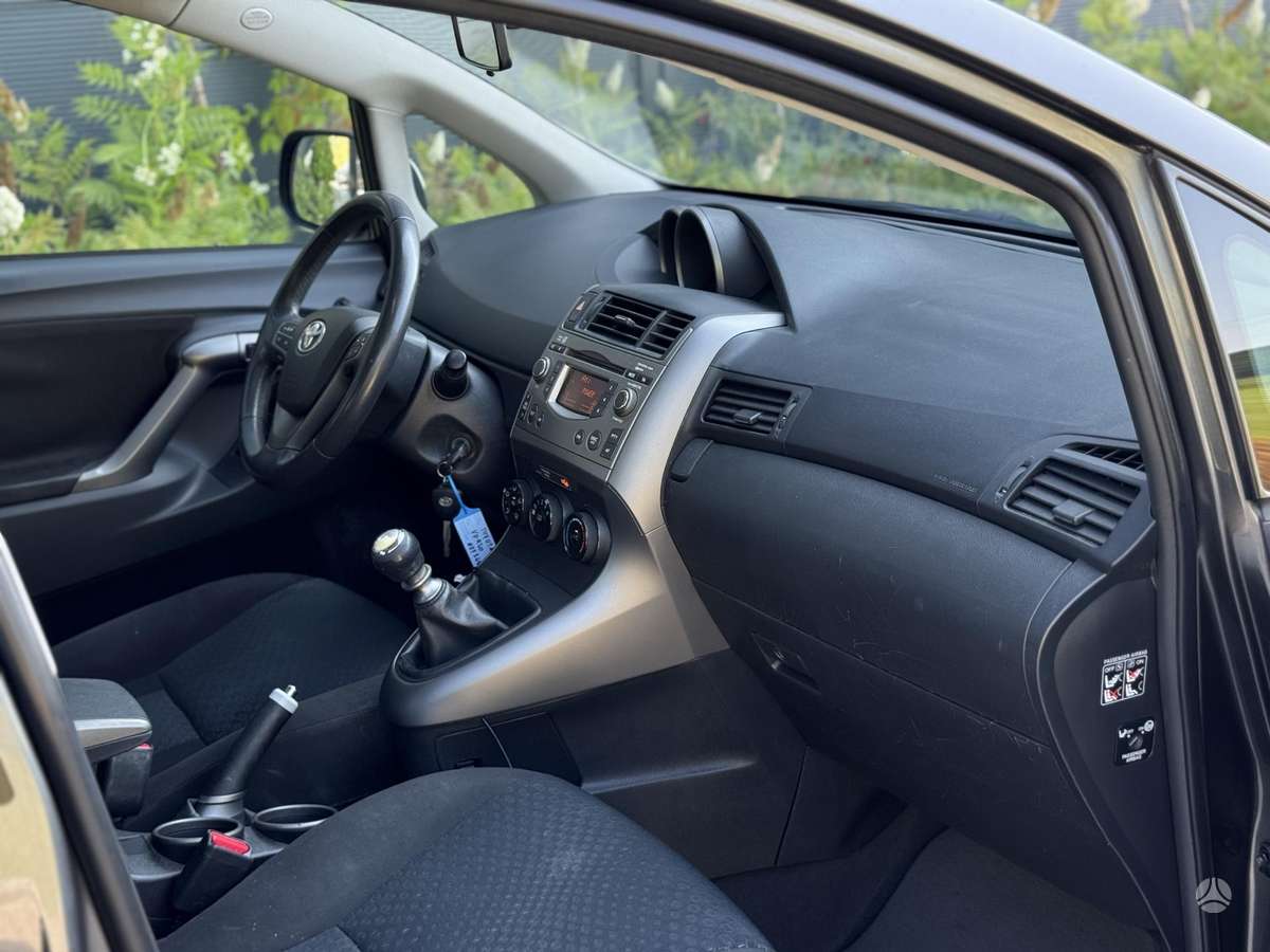 Toyota Verso, 2.0 l., mpv / minivan