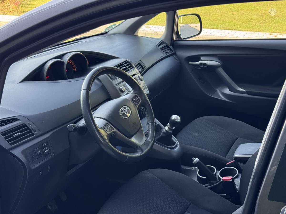 Toyota Verso, 2.0 l., mpv / minivan
