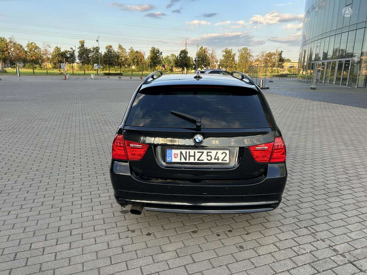 BMW 318, Универсал