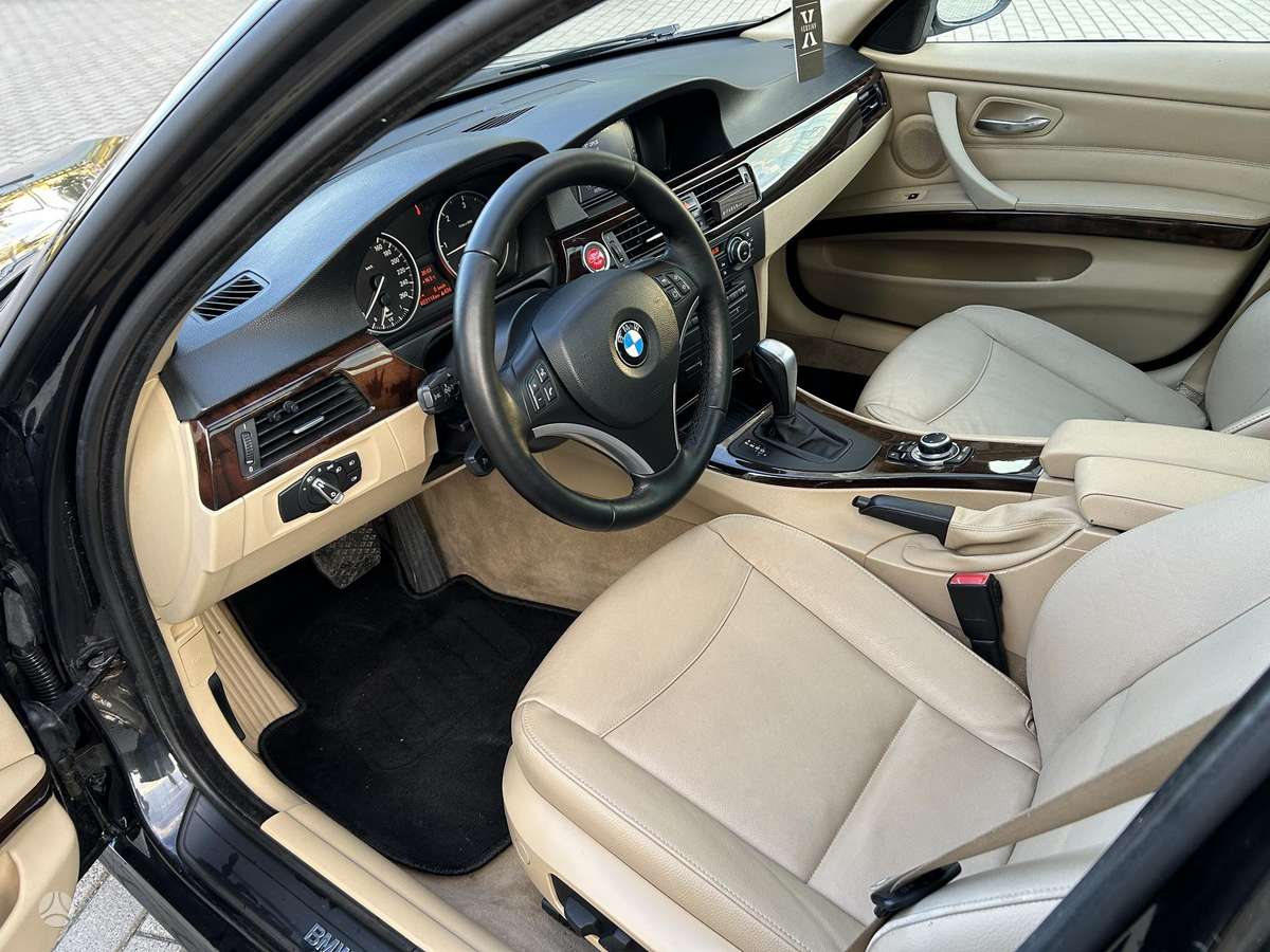 BMW 318, Универсал
