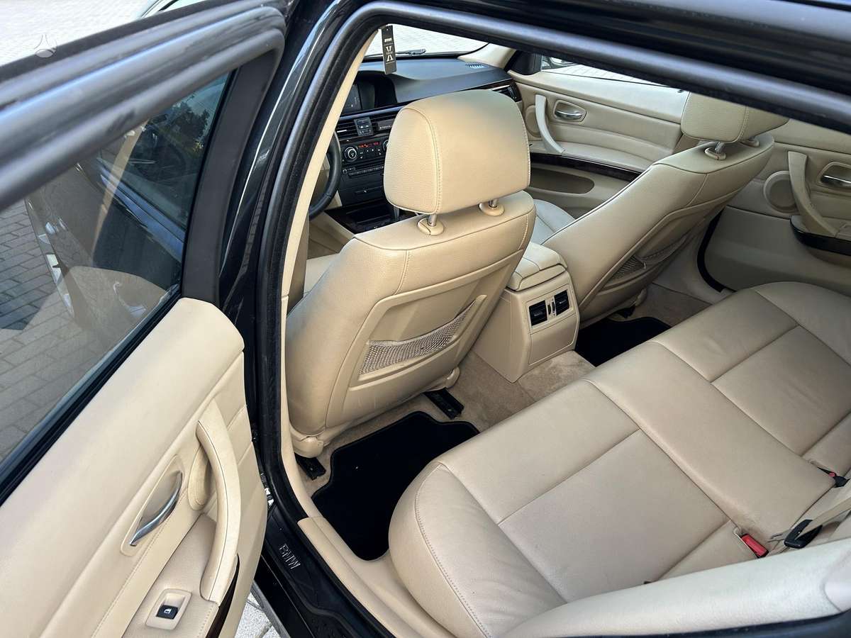 BMW 318, Универсал