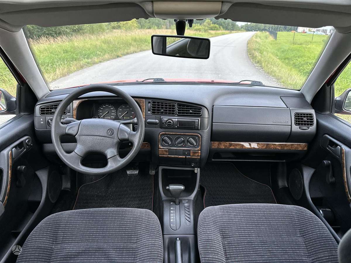 Volkswagen Golf - 2