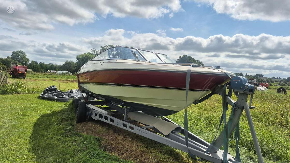 Bayliner Capri, yachts / cruisers