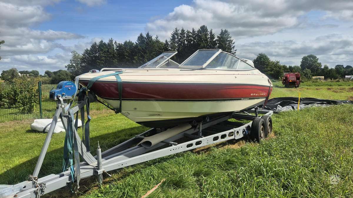 Bayliner Capri, yachts / cruisers