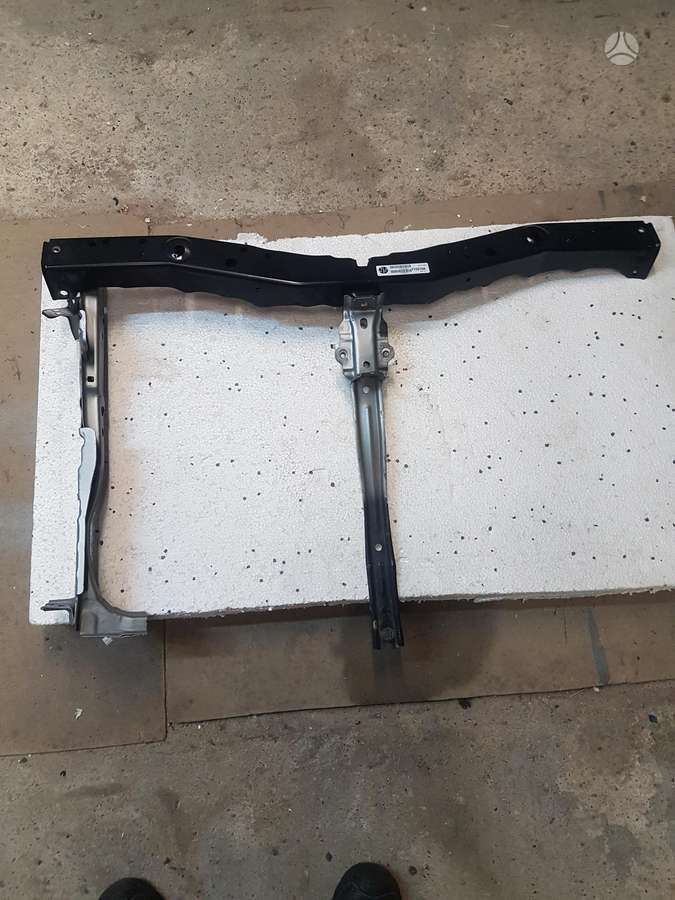Toyota Auris kėbulo dalys