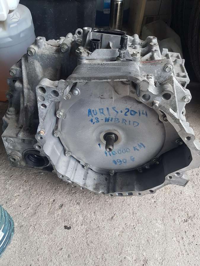 Toyota Auris kėbulo dalys